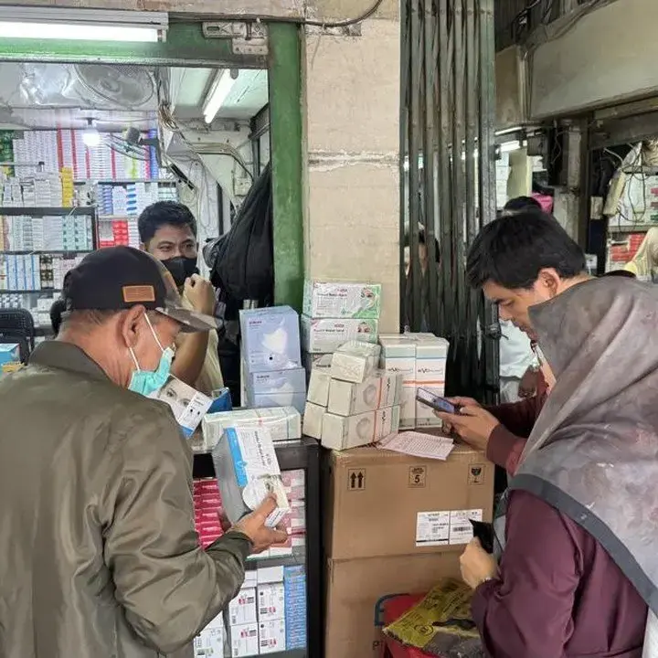 Abu Vulkanik Anak Krakatau Picu Lonjakan Penjualan Masker di Pasar Pramuka