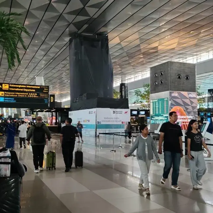 Abu Vulkanik Gunung Anak Krakatau Tutup Bandara Soetta, Penerbangan Dialihkan ke 6 Bandara