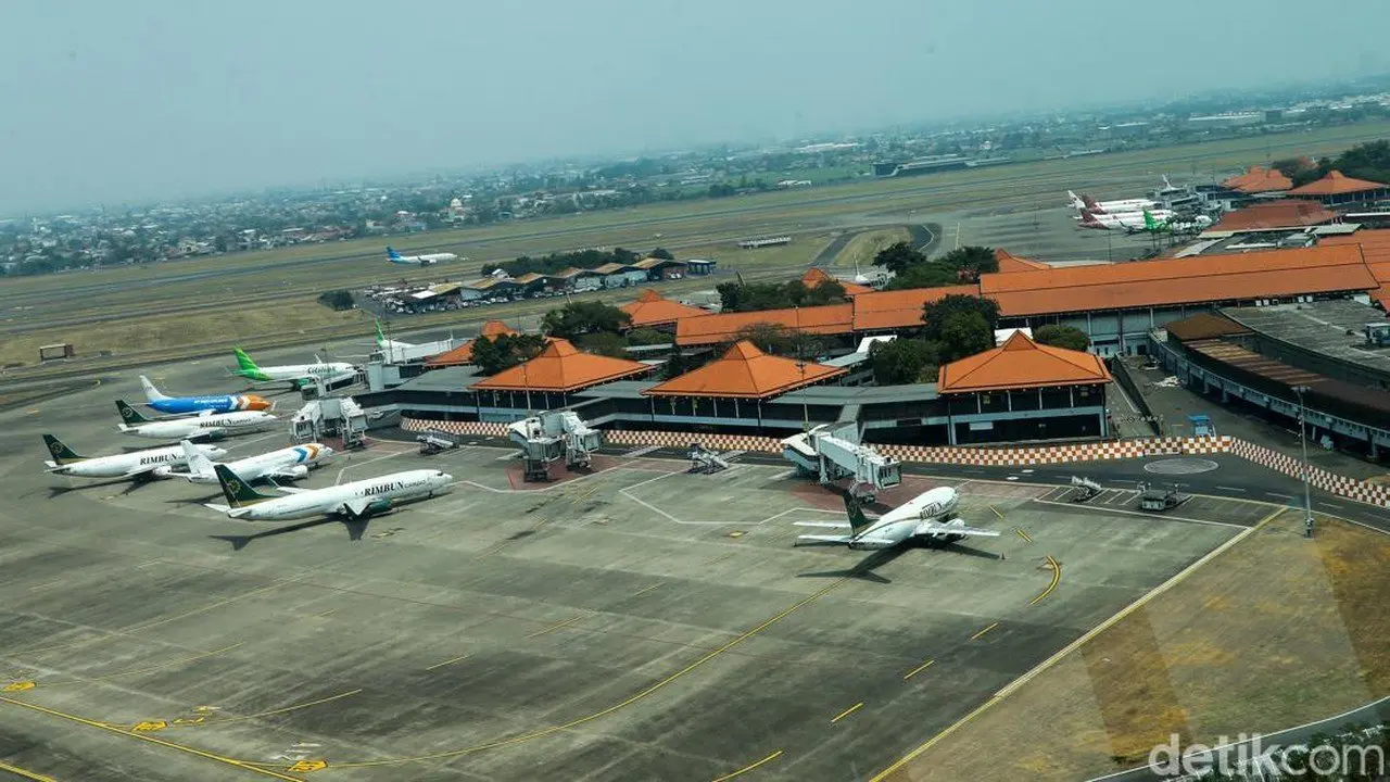 Abu Vulkanik Krakatau Bersihkan Bandara Soetta, Penerbangan Mulai Pulih