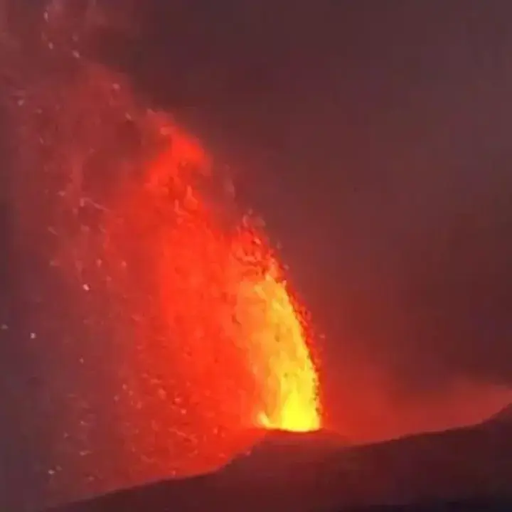 Abu Vulkanik Krakatau Lumpuhkan Penerbangan, Udara Jakarta, dan Aktivitas Belajar