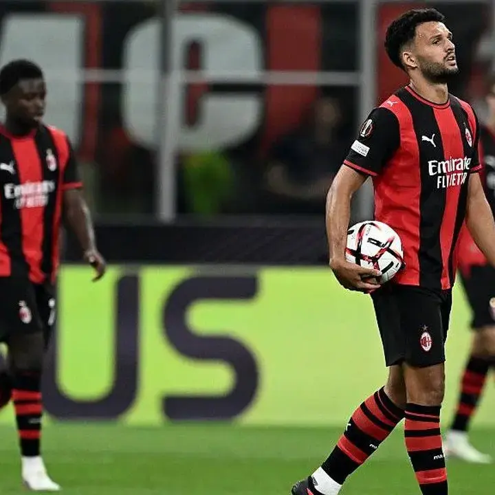 AC Milan Terjebak Pola Khawatir di Babak Pertama Bersama Amorim