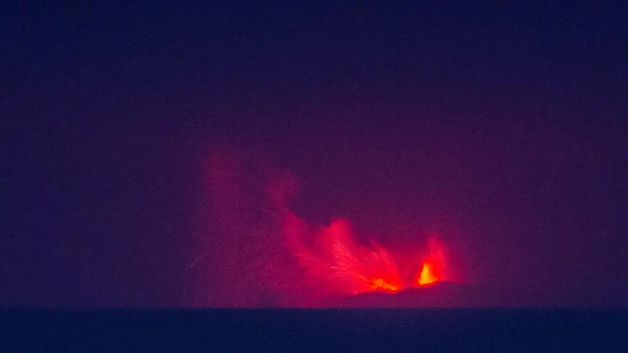 Anak Krakatau Tetap Waspada, Potensi Erupsi Masih Tinggi