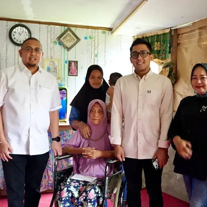 Andre Rosiade Beri Bantuan Rp 10 Juta untuk Lansia Cleaning Service Pasca Amputasi Diabetes