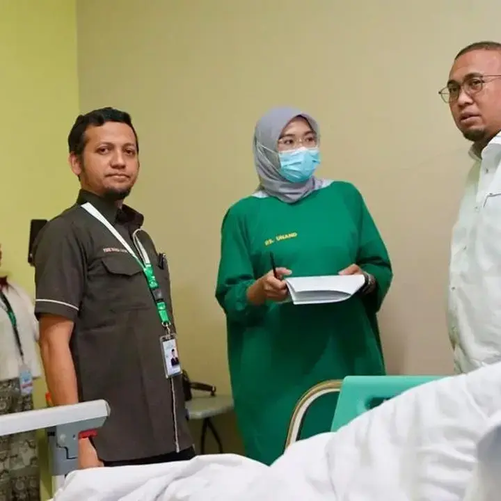 Andre Rosiade Beri Dukungan untuk Pengobatan Diva, Pasien Jantung di Padang