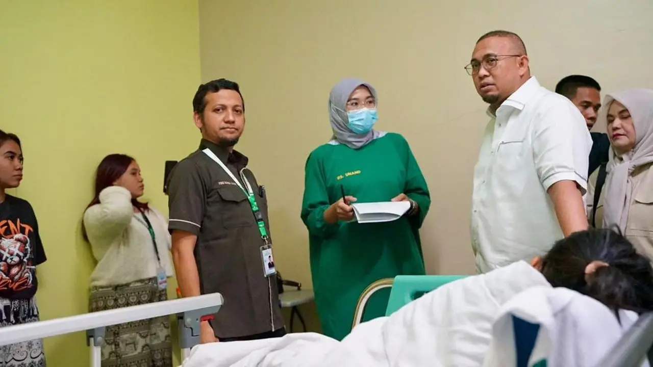 Andre Rosiade Beri Dukungan untuk Pengobatan Diva, Pasien Jantung di Padang