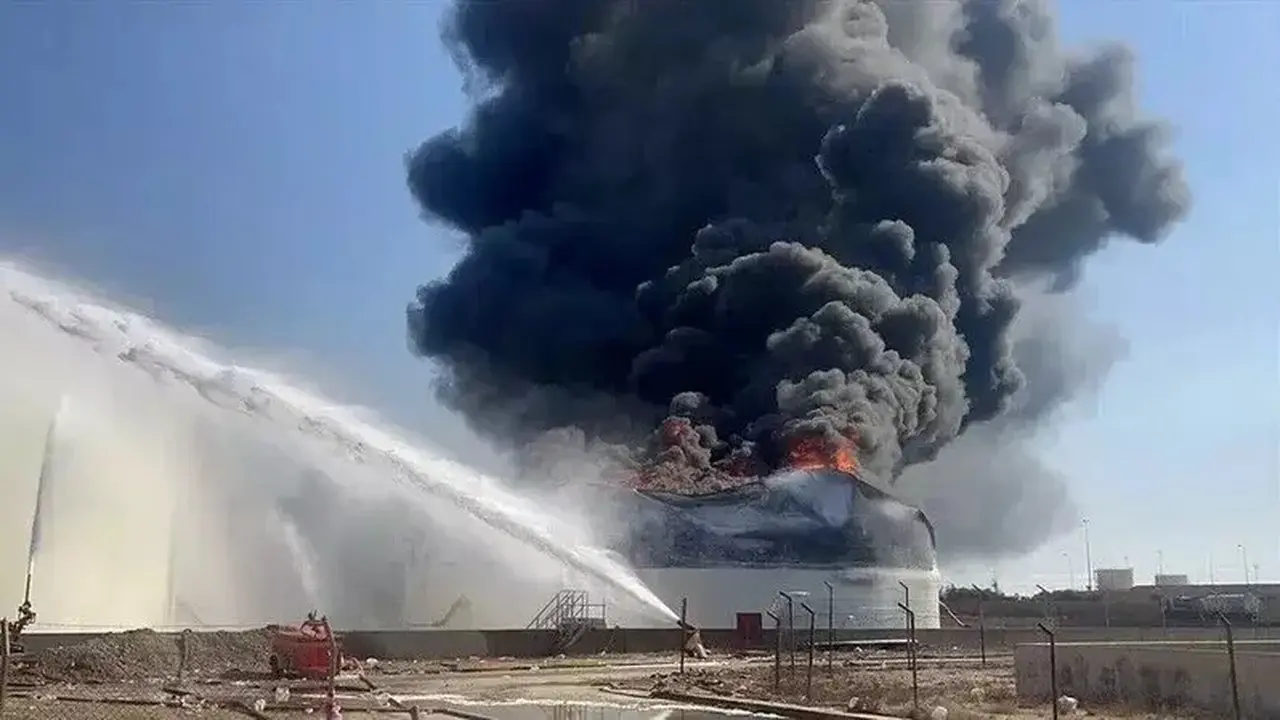 Arab Saudi Dihantam Serangan Houthi, Fasilitas Energi Terbakar dan 73 Luka
