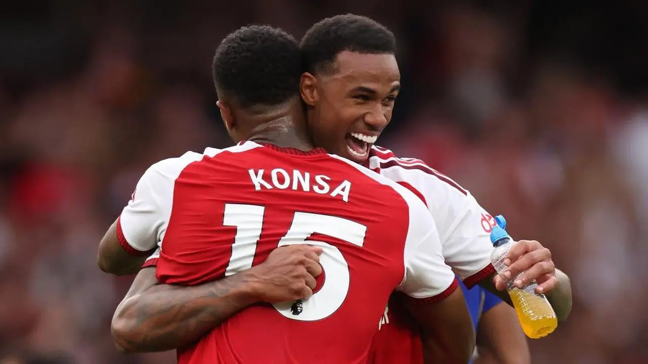Arteta Puji Cepatnya Adaptasi Konsa dan Gabriel di Lini Belakang Arsenal
