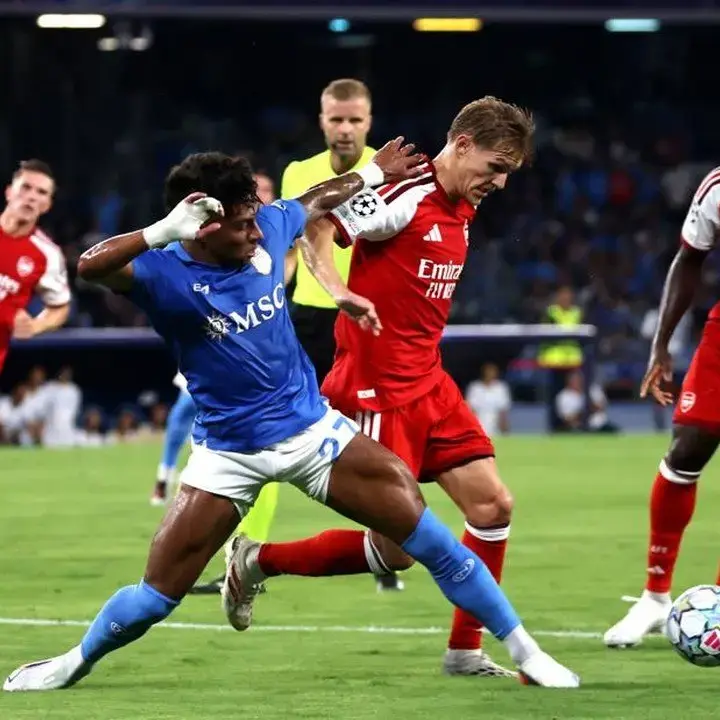 Babak Pertama Napoli vs Arsenal Berakhir Imbang Tanpa Gol