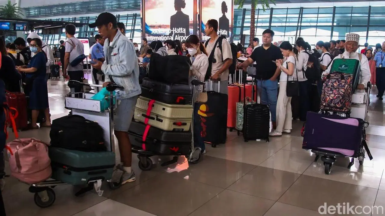 Bandara Soekarno-Hatta Kembali Beroperasi Setelah Abu Vulkanik Mereda
