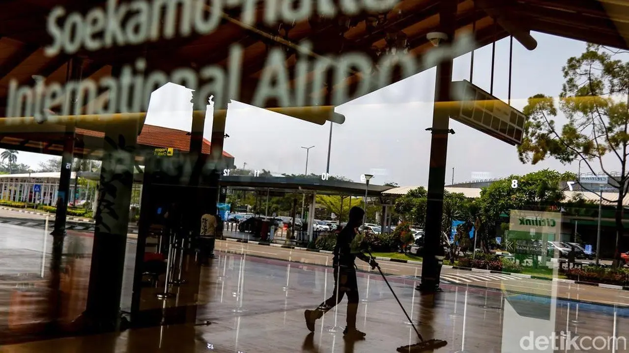 Bandara Soekarno-Hatta Perpanjang Penutupan Operasional Akibat Abu Vulkanik