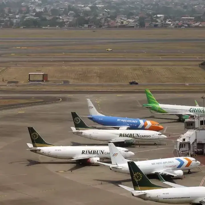 Bandara Soetta Diperpanjang Tutup Akibat Abu Vulkanik, Penumpang Berhak Refund 100%