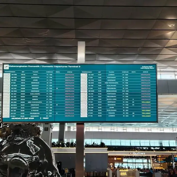 Bandara Soetta Tutup Imbas Abu Vulkanik Anak Krakatau, Penumpang Menunggu di Terminal