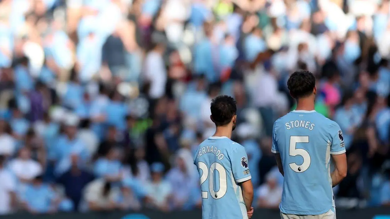 Bernardo Silva dan John Stones Tolak Main di Premier League Demi Manchester City