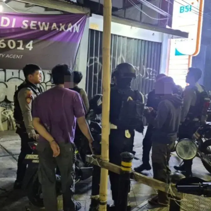 Celurit Diamankan Saat Polisi Bubarkan Tawuran di Cakung Jaktim