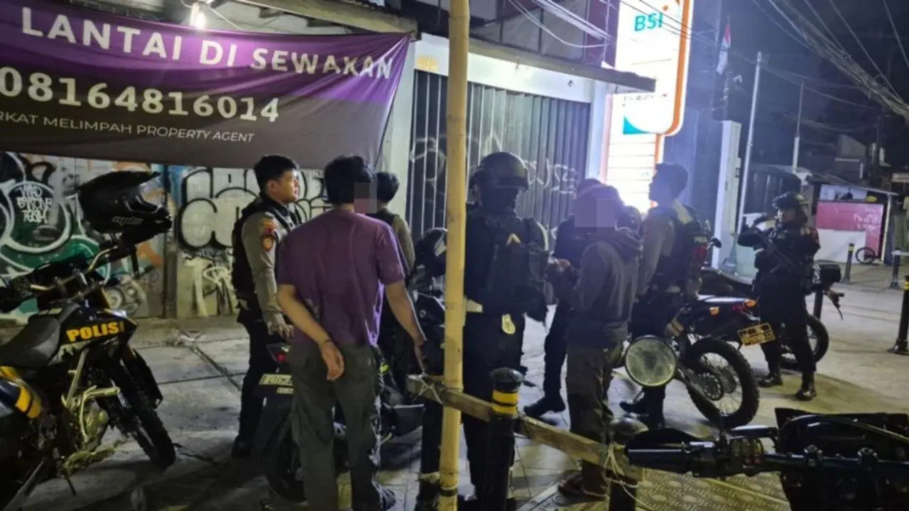 Celurit Diamankan Saat Polisi Bubarkan Tawuran di Cakung Jaktim