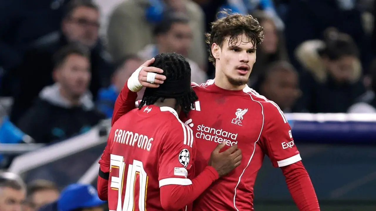 Danny Murphy Nilai Bek Sayap Baru Liverpool Belum Maksimal