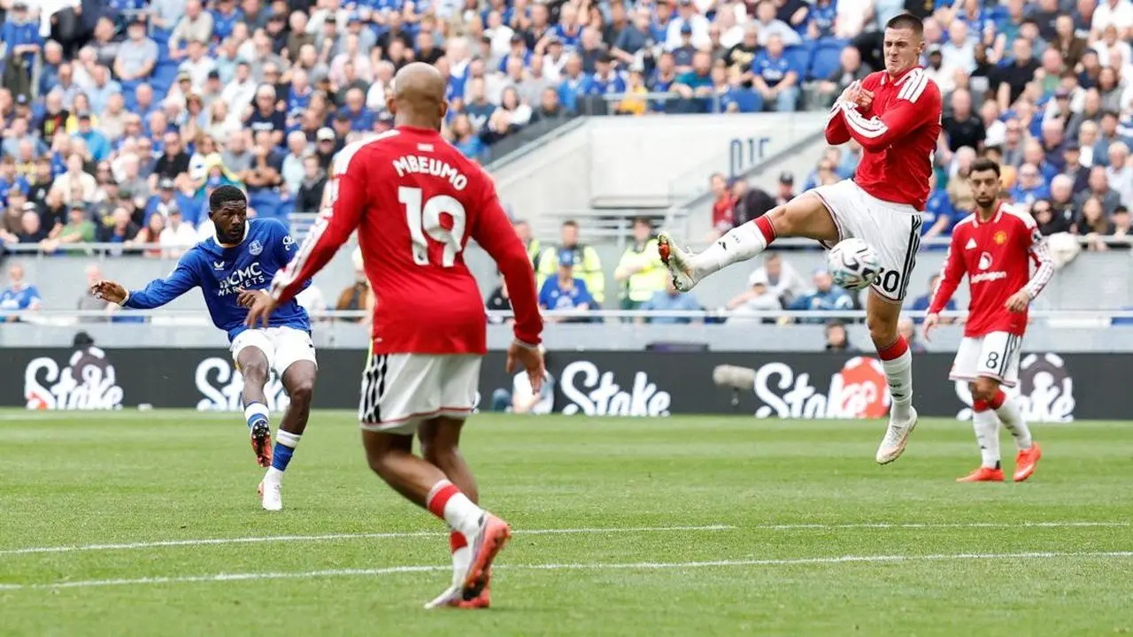 Debut Dramatis Maitland-Niles: Cetak Gol Penyelamat Everton ke Gawang MU