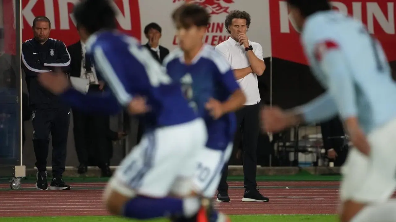 Diego Forlan Debut sebagai Pelatih, Uruguay Kalah Telak dari Jepang