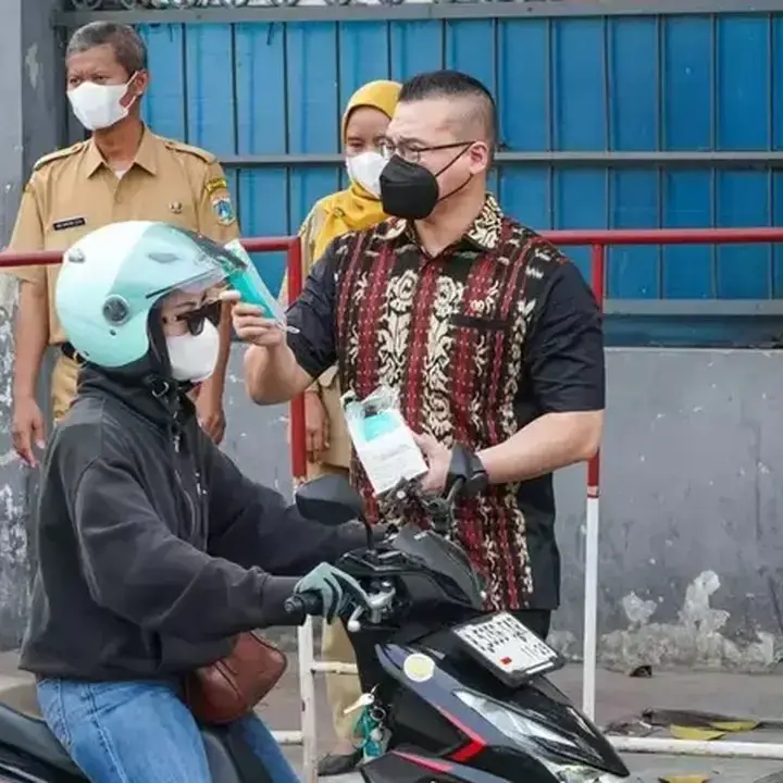 DPRD DKI Bagikan Masker Gratis Antisipasi Abu Vulkanik Krakatau