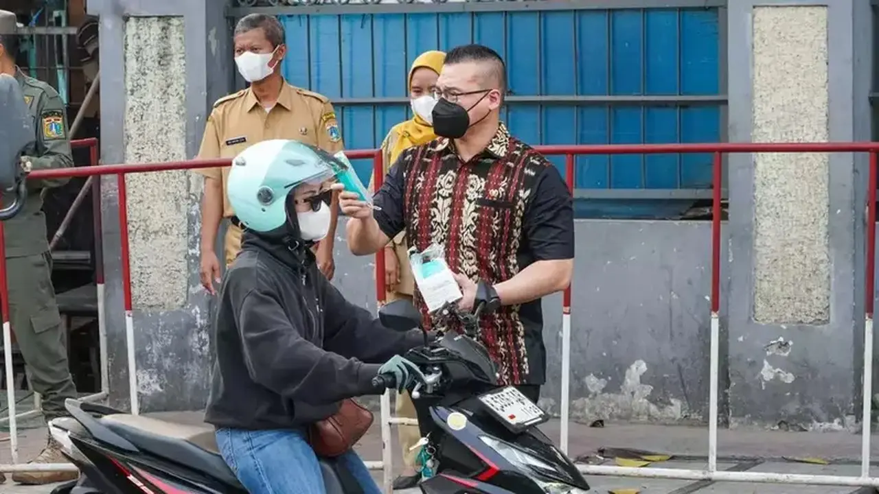 DPRD DKI Bagikan Masker Gratis Antisipasi Abu Vulkanik Krakatau
