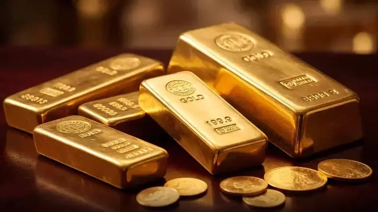 Emas Anjlok, Minyak Meroket di Tengah Kekhawatiran Inflasi dan Suku Bunga The Fed