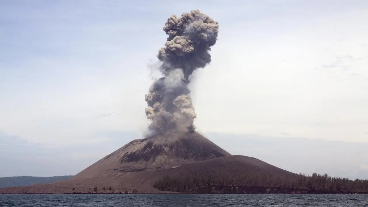 Enam Gunung Api Indonesia Berstatus Siaga, Abu Vulkanik Anak Krakatau Capai Lima Provinsi