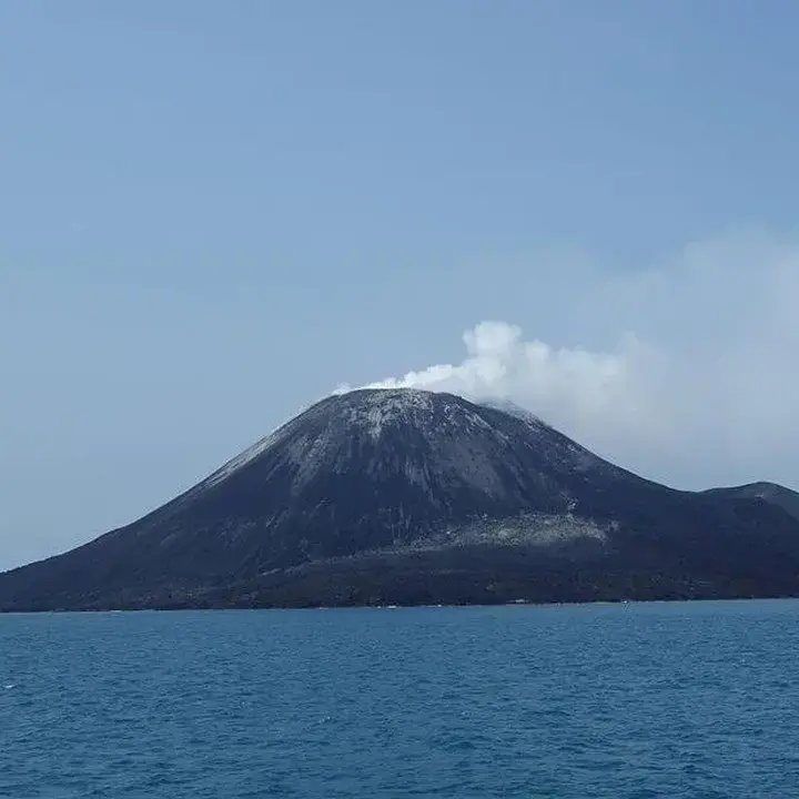 Gunung Anak Krakatau Kembali Erupsi Strombolian Setelah Periode Menerus Berakhir