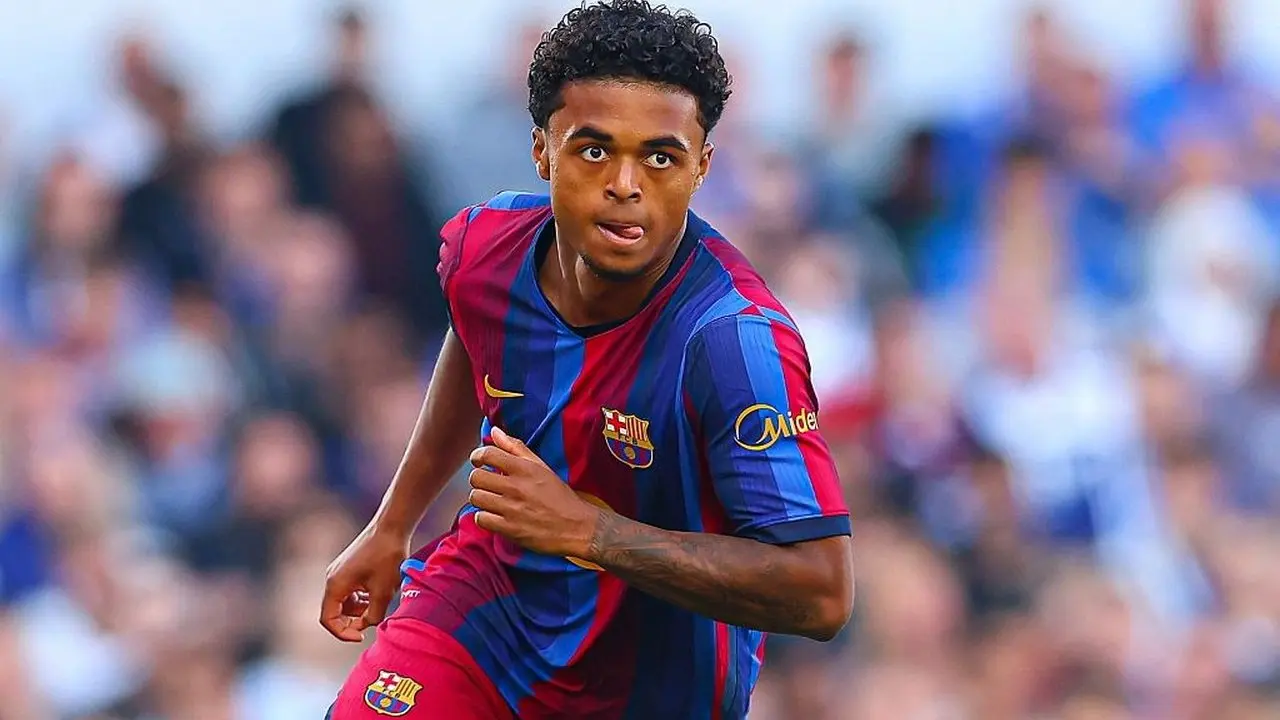 Hansi Flick Beri Perhatian Khusus pada Putra Patrick Kluivert di Latihan Barcelona