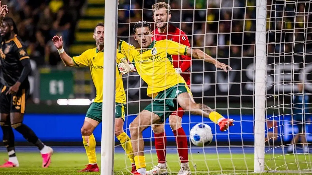 Hasil Liga Belanda: Dean James Cetak Assist, Hubner Cs Kalah Telak dari Ajax