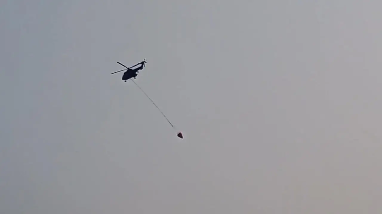 Helikopter Water Bombing Dikerahkan Padamkan Api TPA Galuga Bogor