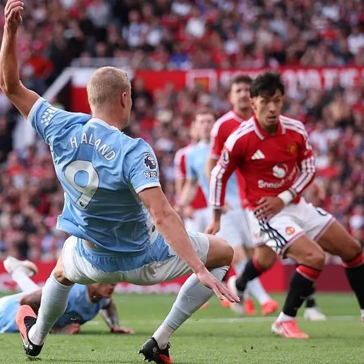 Howard Webb Akui Gol Haaland Seharusnya Dianulir karena Ofsait Fernandez