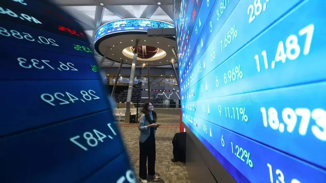 Investor Asing Borong Saham BUMI, IHSG Melemah Tipis