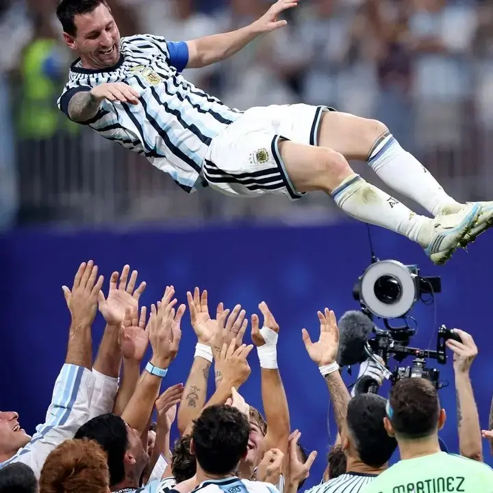 Jersey Emas Sambut Laga Pamungkas Lionel Messi Bersama Argentina