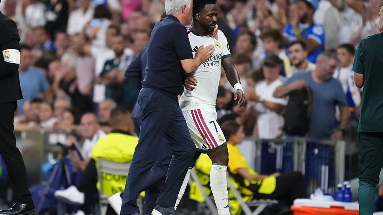 Jose Mourinho Bela Vinicius Jr. dari Cemoohan Suporter Real Madrid