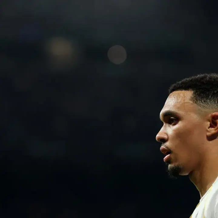 Jose Mourinho Nilai Trent Alexander-Arnold Kurang Ideal sebagai Gelandang