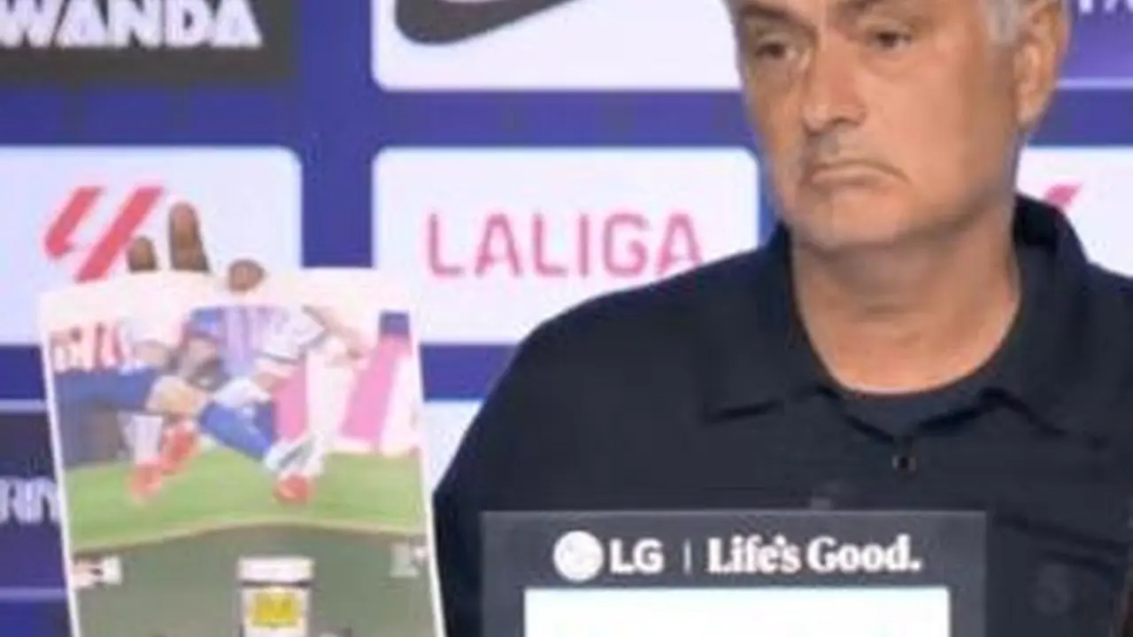 Jose Mourinho Unjuk Foto Pelanggaran Lawan untuk Kritik Wasit Derby Madrid