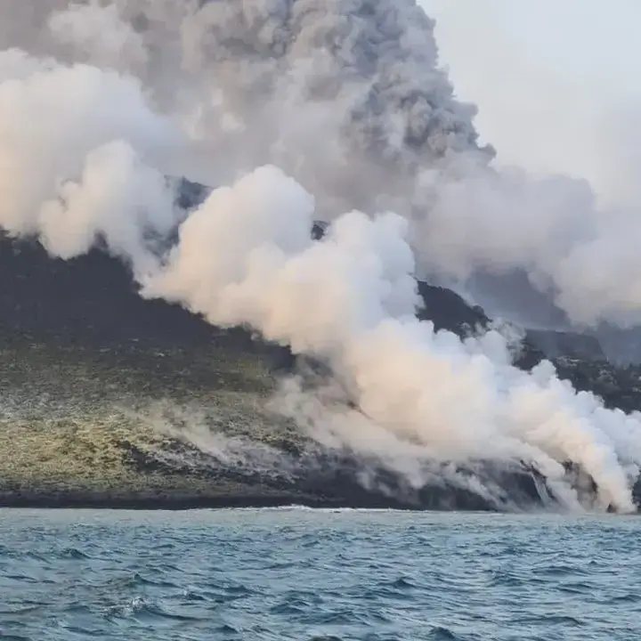 Jurnalis Hilang Kontak Dekat Anak Krakatau, Pemandu Sempat Kirim Foto