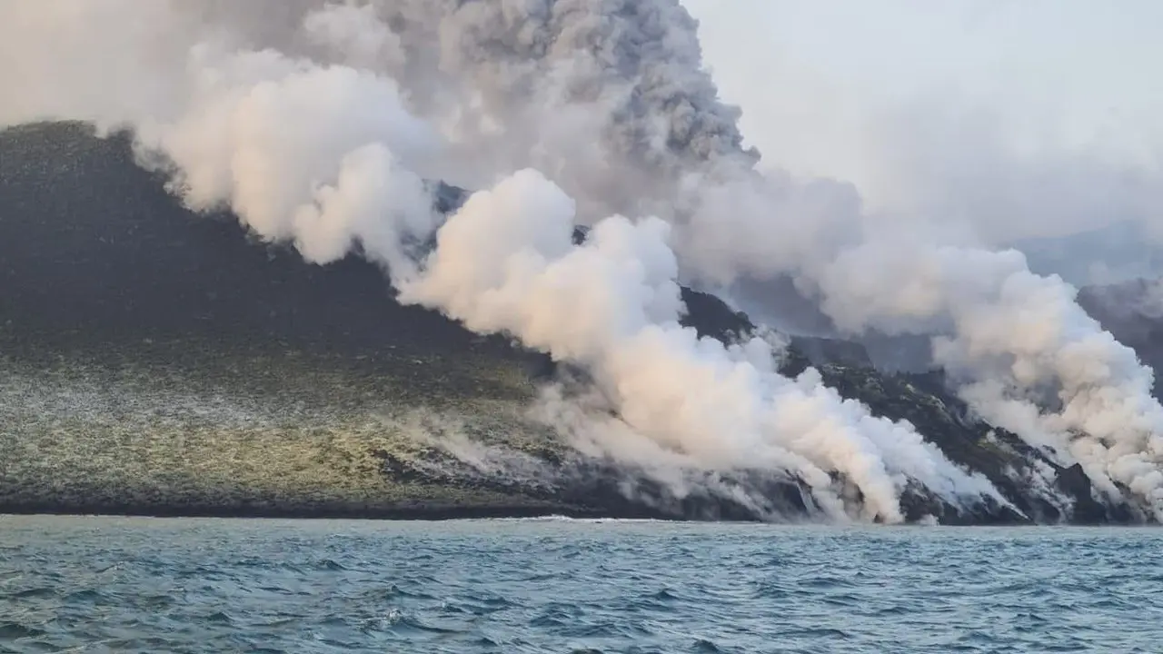 Jurnalis Hilang Kontak Dekat Anak Krakatau, Pemandu Sempat Kirim Foto