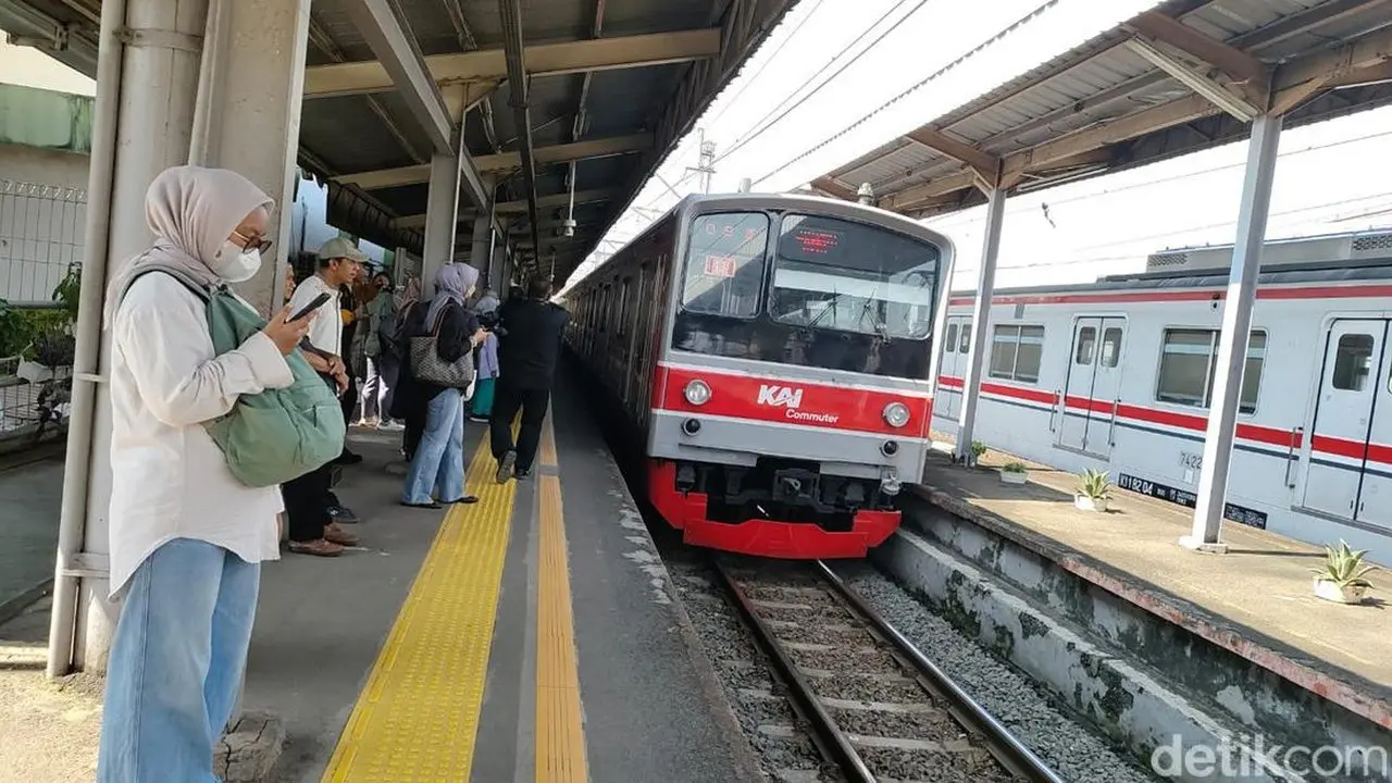 KAI Commuter Kurangi 17 Perjalanan KRL Bogor-Jakarta Mulai Hari Ini
