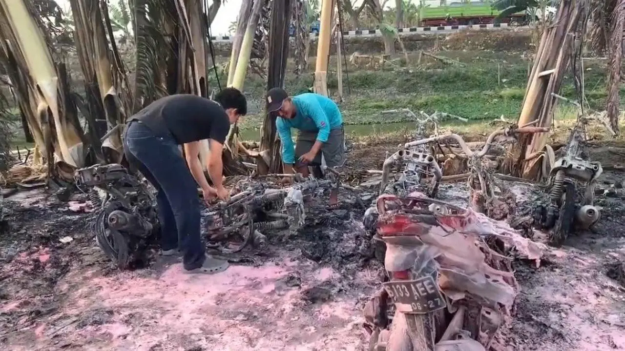 Kebakaran di Area Parkir Pabrik Demak, 20 Motor Ludes Terbakar