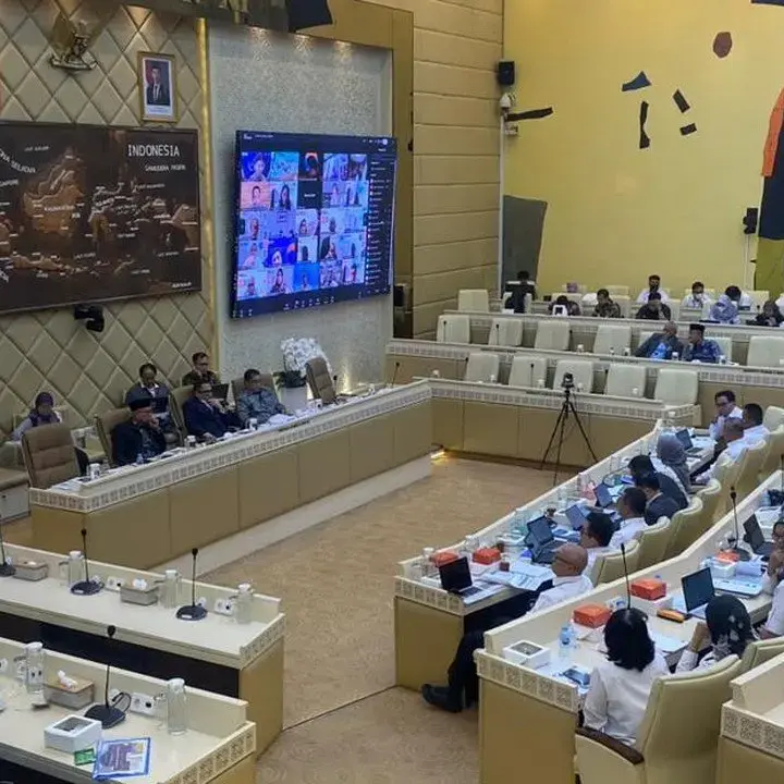 Ketua Ombudsman Absen di Rapat DPR, Terkendala Abu Vulkanik Gunung Anak Krakatau
