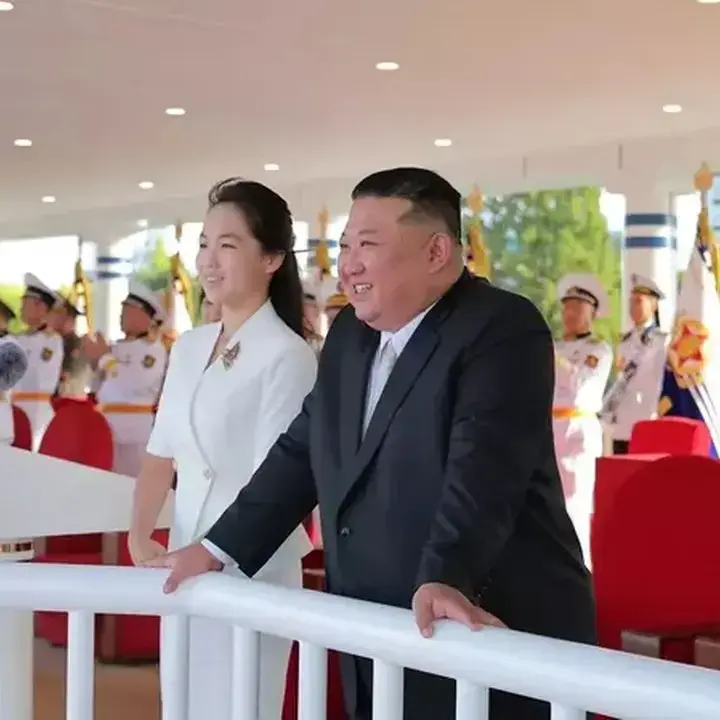 Kim Jong Un Luncurkan Kapal Perusak Nuklir “Kang Kon”, Perkuat Armada Laut Korut