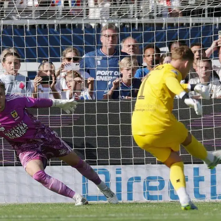 Kiper Telstar Cetak Sejarah: Dua Gol Penalti di Eredivisie