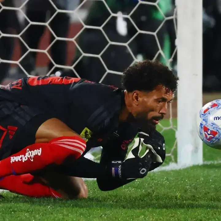 Kiper Vozinha Bobol Gol Konyol di Laga Debut Ketiga Bersama Colo-Colo