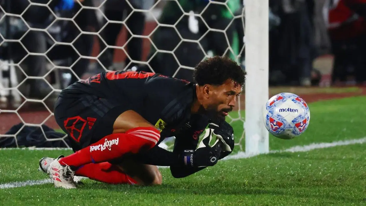Kiper Vozinha Bobol Gol Konyol di Laga Debut Ketiga Bersama Colo-Colo