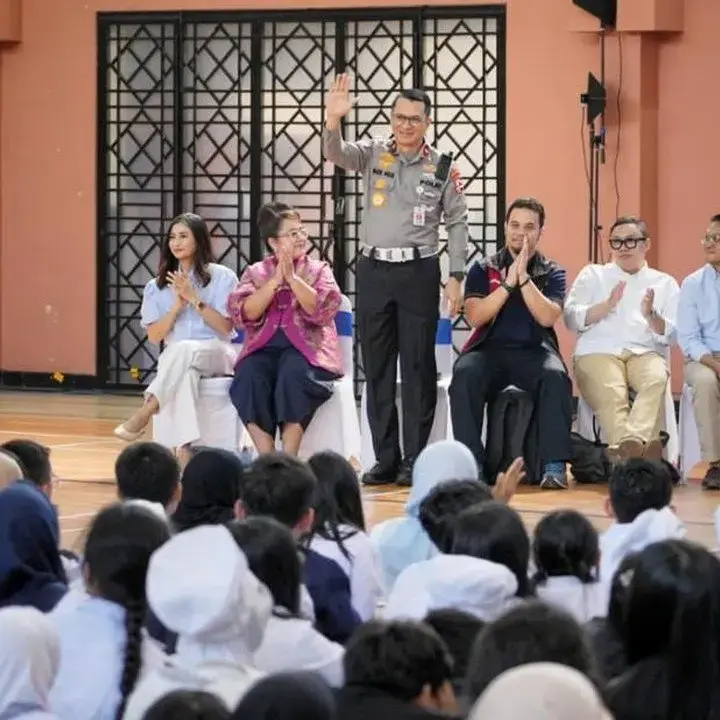 Korlantas Polri Gencarkan Edukasi Tertib Berlalu Lintas di SMP Labschool Kebayoran