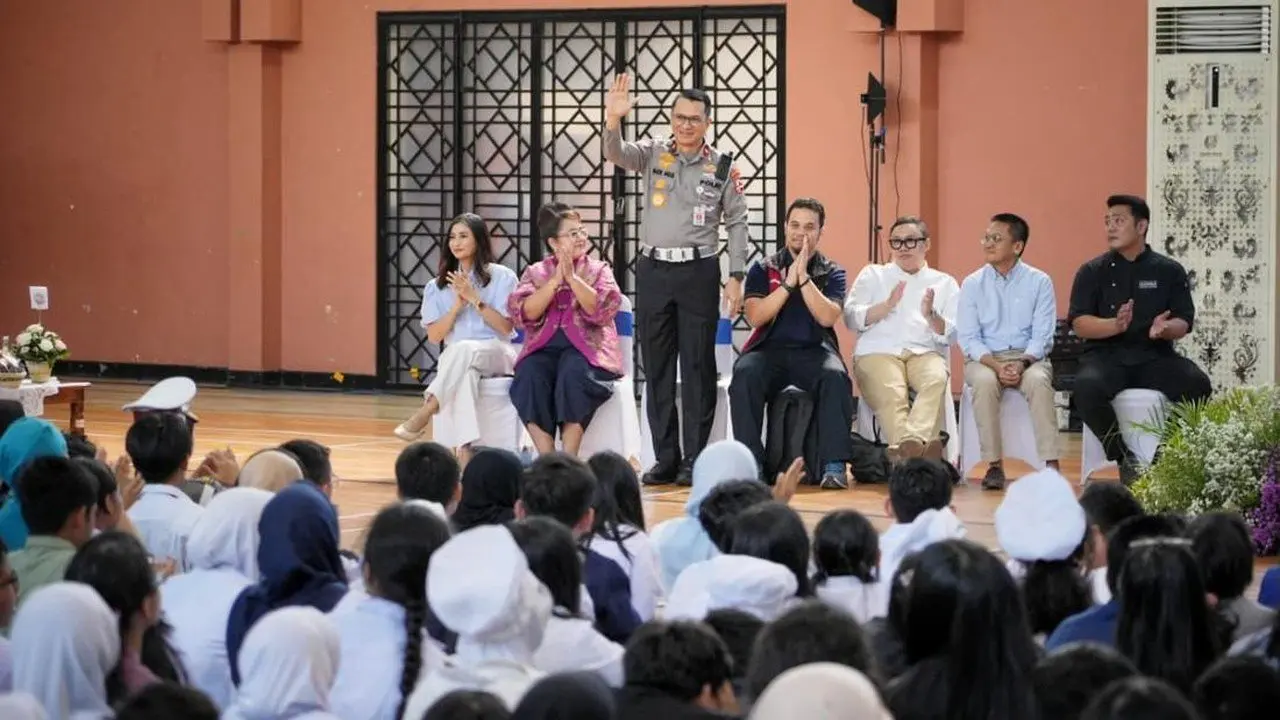 Korlantas Polri Gencarkan Edukasi Tertib Berlalu Lintas di SMP Labschool Kebayoran