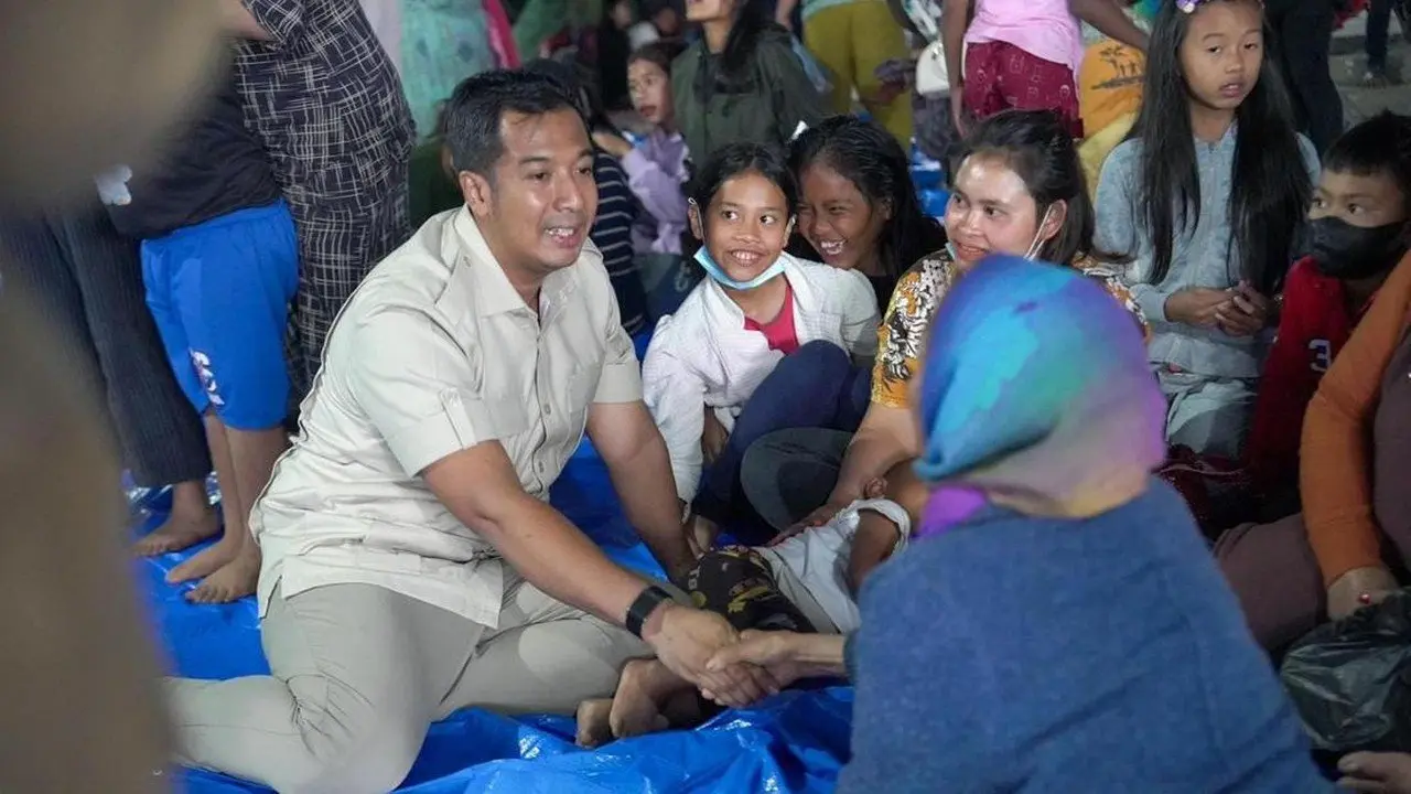 Legislator Gerindra Ade Jona Kunjungi Pengungsi Sinabung, Sampaikan Pesan Prabowo