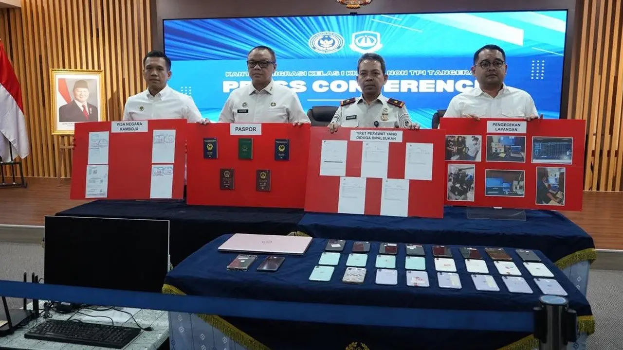 Lima WNA Ditangkap di Tangerang Diduga Palsukan Tiket dan Terlibat Judi Online