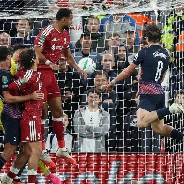 Liverpool Mengatasi Tekanan Tottenham Berkat Gol Kemenangan Szoboszlai